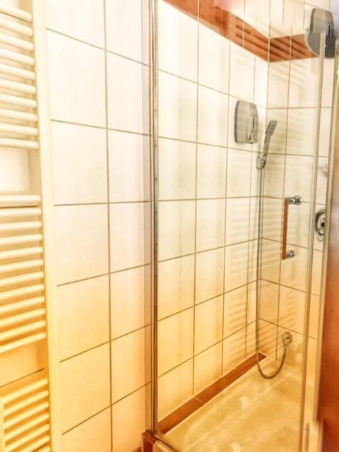 Ferienwohnung Schoenwaelder Mit Kleiner Terrasse Und Wall Box Buxtehude Exterior foto